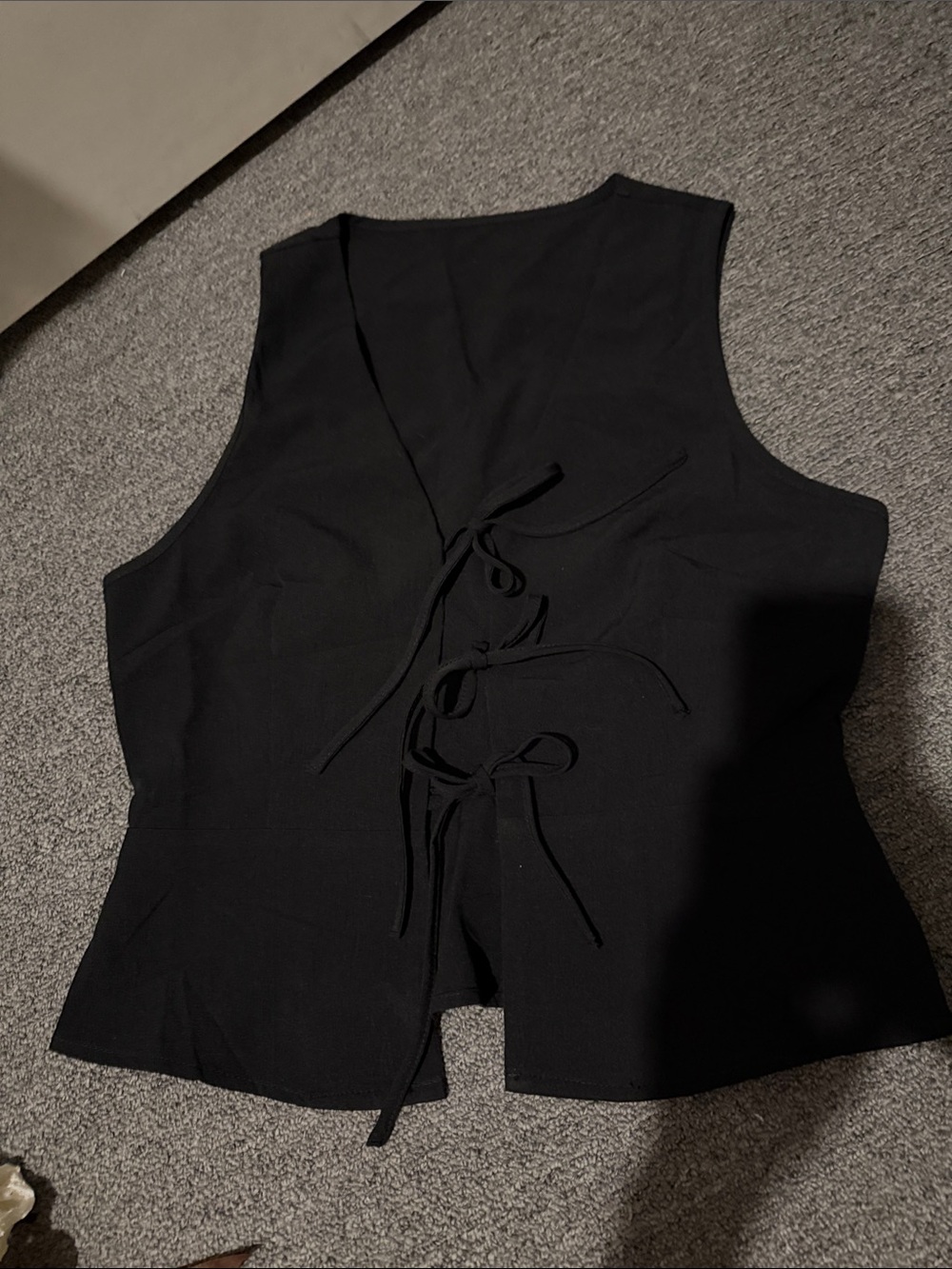 SHEIN Black Tie-Front Sleeveless Top